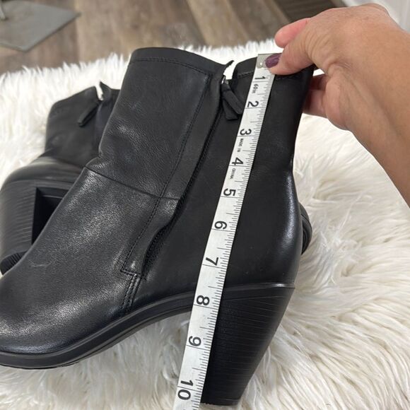 Ecco Women's Black Leather Ankle Boots Size 41 - Picture 9 of 11